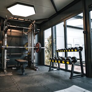 Mobilna Siłownia Kontenerowa Premium GYM BOX z płyty warstwowej 3x8m